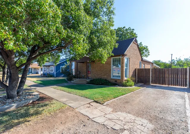 Photo 4 of Single family home for sale at 527 S & 529 Vassar St, Stamford, TX 79553 | MLS# 21374129 | Listing updated on 2026-10-05