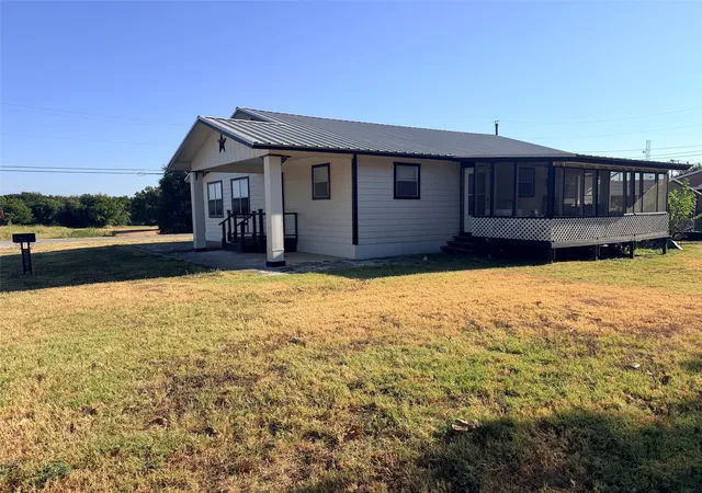 Photo 2 of Single family home for sale at 1410 Marie St, Comanche, TX 76442 | MLS# 21378533 | Listing updated on 2026-09-11