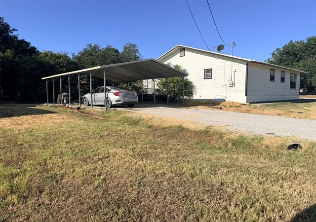 Photo 3 of Single family home for sale at 1410 Marie St, Comanche, TX 76442 | MLS# 21378533 | Listing updated on 2026-09-11