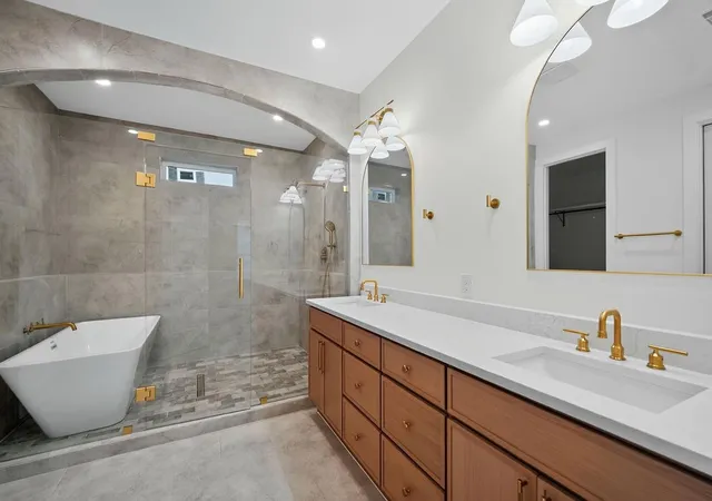 Photo 2 of Single family home for sale at 345 Bonnie View Rd, Dallas, TX 75203 | MLS# 21370177 | Listing updated on 2026-10-07