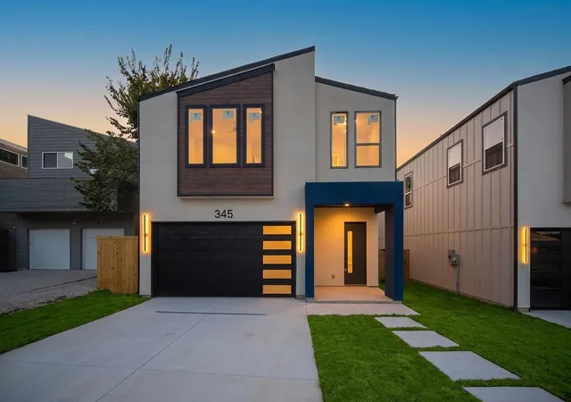 Photo 1 of Single family home for sale at 345 Bonnie View Rd, Dallas, TX 75203 | MLS# 21370177 | Listing updated on 2026-09-11