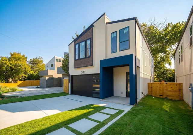 Photo 3 of Single family home for sale at 345 Bonnie View Rd, Dallas, TX 75203 | MLS# 21370177 | Listing updated on 2026-09-11