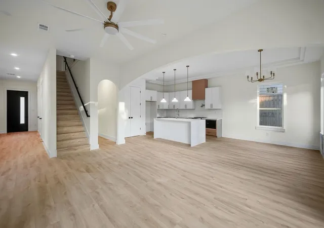Photo 4 of Single family home for sale at 345 Bonnie View Rd, Dallas, TX 75203 | MLS# 21370177 | Listing updated on 2026-09-11
