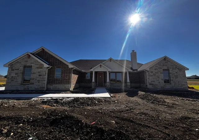 Photo 1 of Single family home for sale at 135 Big Sky Rd, Decatur, TX 76234 | MLS# 21383097 | Listing updated on 2026-09-14