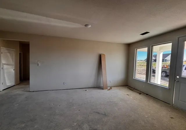 Photo 4 of Single family home for sale at 135 Big Sky Rd, Decatur, TX 76234 | MLS# 21383097 | Listing updated on 2026-09-14