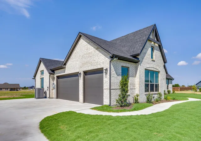 Photo 1 of Single family home for sale at 10611 Rye Bread Ln, Venus, TX 76084 | MLS# 21382274 | Listing updated on 2026-09-11