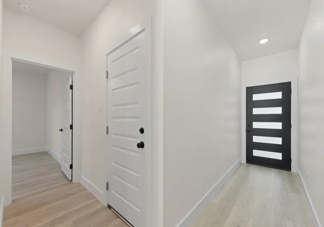 Photo 4 of Single family home for sale at 5431 Arrowhead Dr, Granbury, TX 76048 | MLS# 21377232 | Listing updated on 2026-09-11