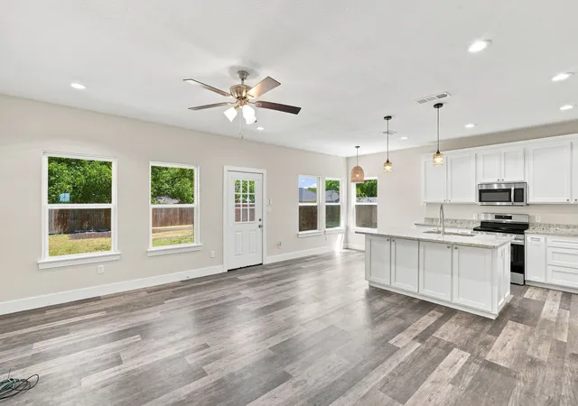 Photo 4 of Single family home for sale at 370 3rd Avenue, Milford, TX 76670 | MLS# 21382896 | Listing updated on 2026-09-11