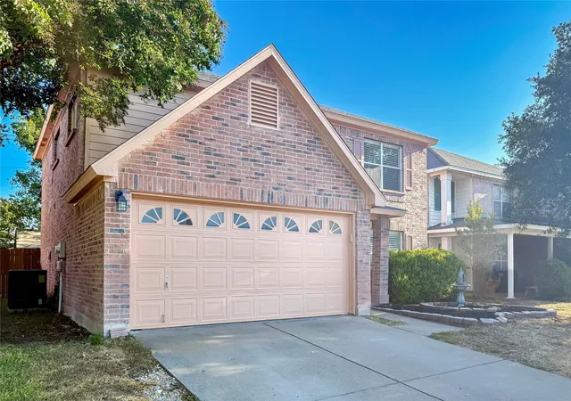 Photo 3 of Single family home for sale at 10084 Chapel Ridge Dr, Fort Worth, TX 76116 | MLS# 21381849 | Listing updated on 2026-09-11