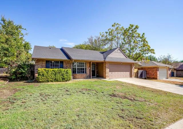 Photo 2 of Sale Pending at 5921 Chisholm Trl, Haltom City, TX 76148 | MLS# 21383154 | Listing updated on 2026-09-30