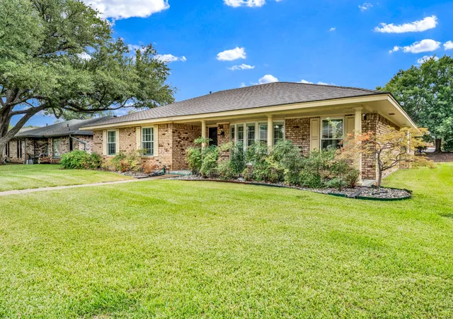 Photo 3 of Sale Pending at 1606 Clear Point Dr, Garland, TX 75041 | MLS# 21379415 | Listing updated on 2026-09-30