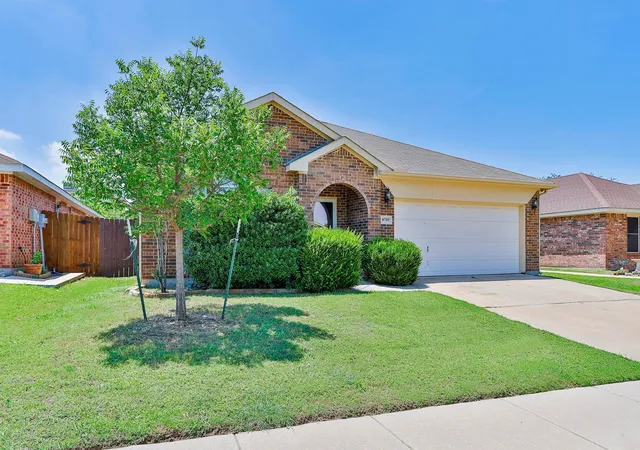 Photo 2 of Single family home for sale at 8705 Sumter Way, Fort Worth, TX 76244 | MLS# 21380856 | Listing updated on 2026-09-10