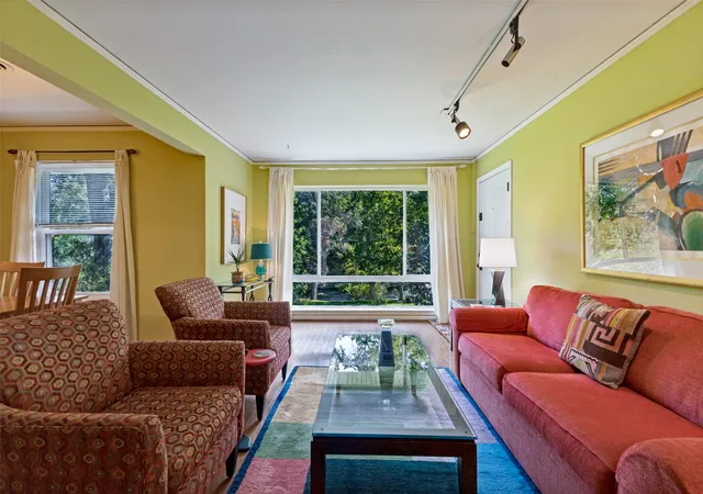 Photo 3 of Single family home for sale at 605 S Ravinia Dr, Dallas, TX 75211 | MLS# 21356836 | Listing updated on 2026-10-01