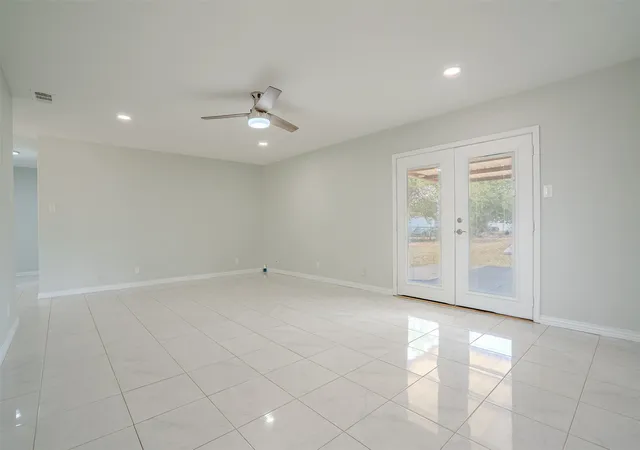 Photo 4 of Sale Pending at 328 Eagle St, Dublin, TX 76446 | MLS# 21383070 | Listing updated on 2026-09-24