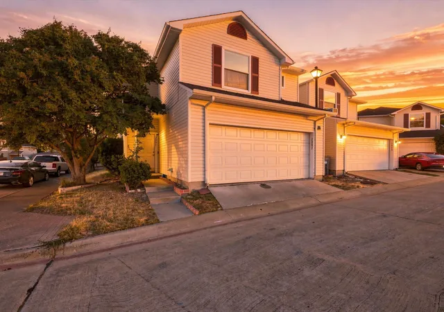 Photo 1 of Sale Pending at 2001 Waleska Plz, Dallas, TX 75211 | MLS# 21383214 | Listing updated on 2026-09-29