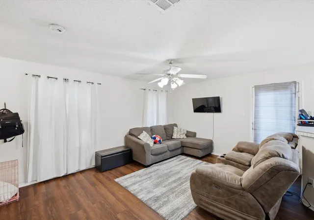Photo 2 of Sale Pending at 2001 Waleska Plz, Dallas, TX 75211 | MLS# 21383214 | Listing updated on 2026-09-29