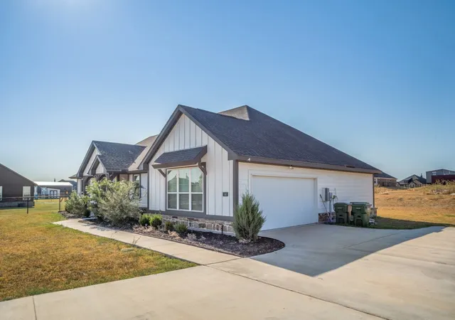 Photo 2 of Single family home for sale at 145 Prairie Meadows Ct, Rhome, TX 76078 | MLS# 21382172 | Listing updated on 2026-09-25
