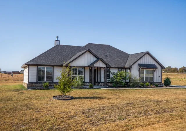 Photo 3 of Single family home for sale at 145 Prairie Meadows Ct, Rhome, TX 76078 | MLS# 21382172 | Listing updated on 2026-09-25