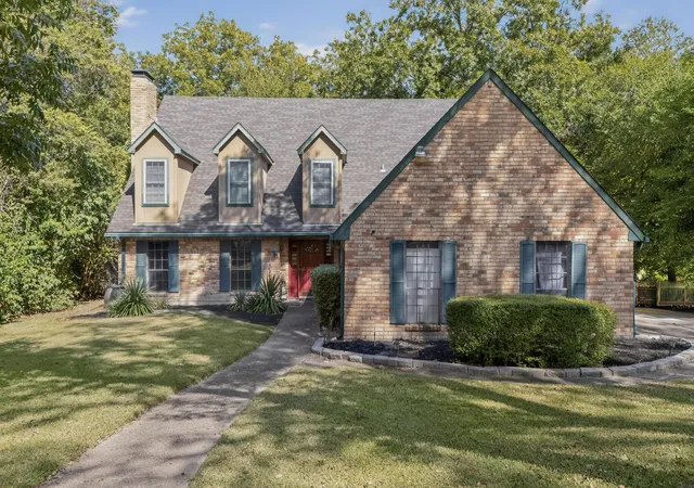 Single family home for sale at 277 Creekwood Dr, Lancaster, TX 75146 | MLS# 21382511