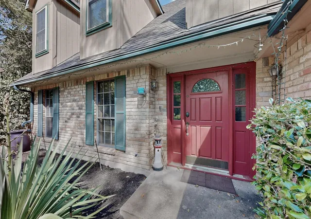 Photo 4 of Single family home for sale at 277 Creekwood Dr, Lancaster, TX 75146 | MLS# 21382511 | Listing updated on 2026-10-05