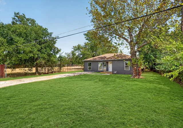 Photo 2 of Single family home for sale at 2622 Crystal Dr, Balch Springs, TX 75180 | MLS# 21382711 | Listing updated on 2026-10-02