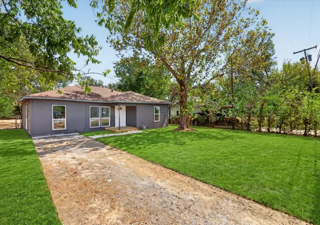 Photo 3 of Single family home for sale at 2622 Crystal Dr, Balch Springs, TX 75180 | MLS# 21382711 | Listing updated on 2026-10-02