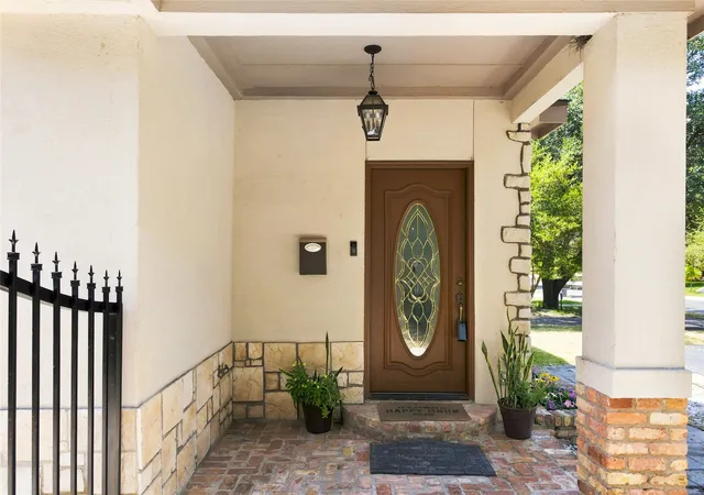 Photo 3 of Single family home for sale at 5142 Ridgedale Ave, Dallas, TX 75206 | MLS# 21383228 | Listing updated on 2026-10-01