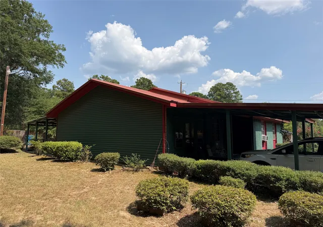 Photo 3 of Single family home for sale at 902 Belvedere Dr, Henderson, TX 75652 | MLS# 21383231 | Listing updated on 2026-09-22