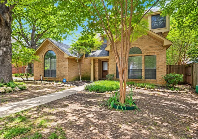 Photo 1 of Single family home for sale at 1929 Highland Park Cir, Denton, TX 76205 | MLS# 21383161 | Listing updated on 2026-09-11
