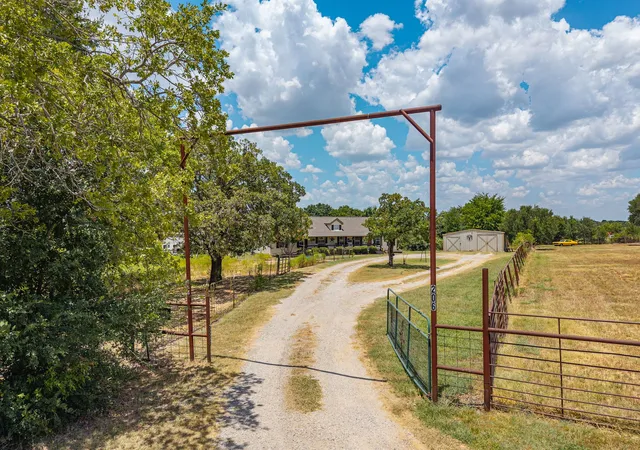 Photo 3 of House for sale at 206 County Rd 4593, Boyd, TX 76023 | MLS# 21324160 | Listing updated on 2026-10-07