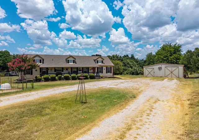 Photo 4 of House for sale at 206 County Rd 4593, Boyd, TX 76023 | MLS# 21324160 | Listing updated on 2026-10-07