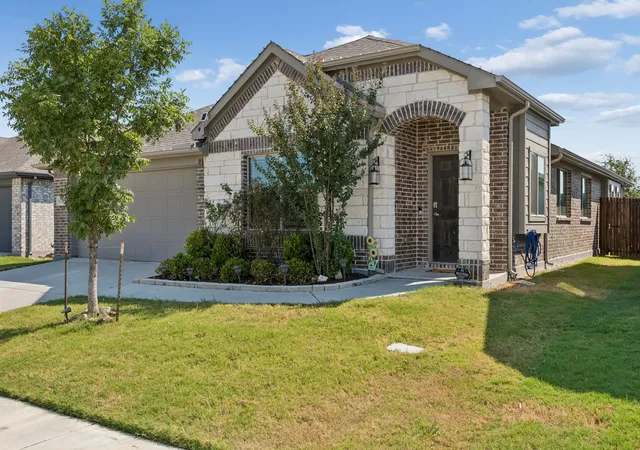 Photo 2 of Single family home for sale at 836 Foxtail Bnd, Lavon, TX 75166 | MLS# 21382250 | Listing updated on 2026-09-27