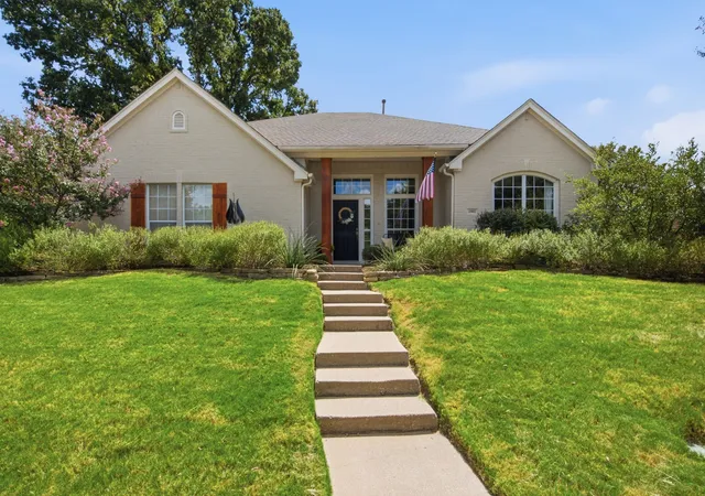 Photo 1 of Single family home for sale at 1902 Clear Crk Dr, Weatherford, TX 76087 | MLS# 21382989 | Listing updated on 2026-09-11