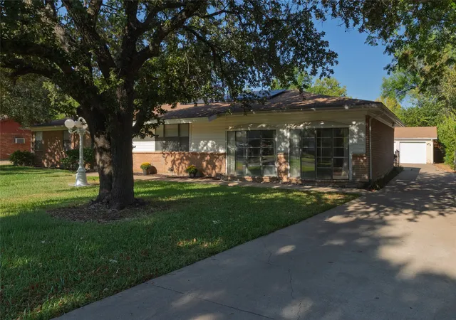Photo 2 of Single family home for sale at 3613 Jonette Dr, Richland Hills, TX 76118 | MLS# 21379011 | Listing updated on 2026-09-12