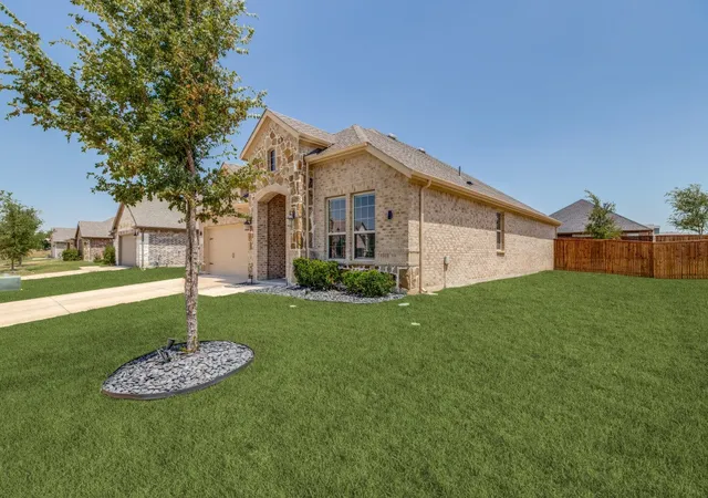 Photo 3 of Single family home for sale at 2805 Lilly Ln, Anna, TX 75409 | MLS# 21360762 | Listing updated on 2026-09-20