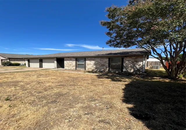 Photo 1 of Single family home for sale at 1211 Brush Crk Dr, Richardson, TX 75081 | MLS# 21383331 | Listing updated on 2026-09-11