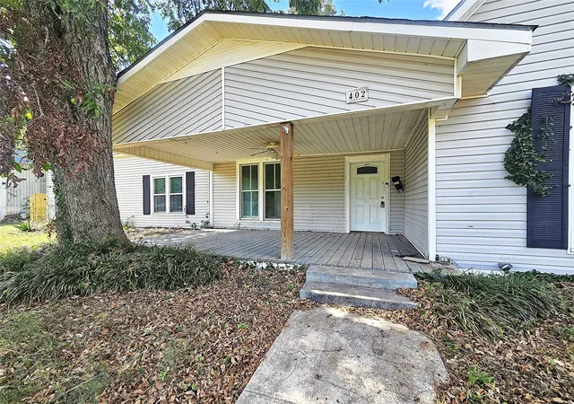 Photo 2 of Single family home for sale at 402 E State St, Groesbeck, TX 76642 | MLS# 21383081 | Listing updated on 2026-09-11