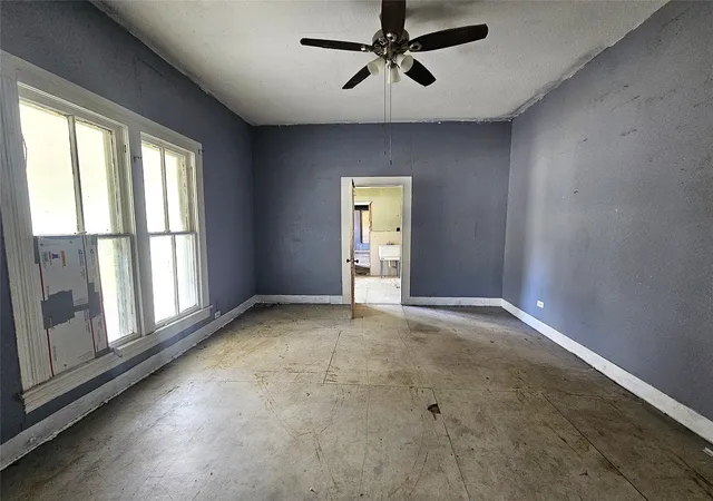 Photo 4 of Single family home for sale at 402 E State St, Groesbeck, TX 76642 | MLS# 21383081 | Listing updated on 2026-09-11