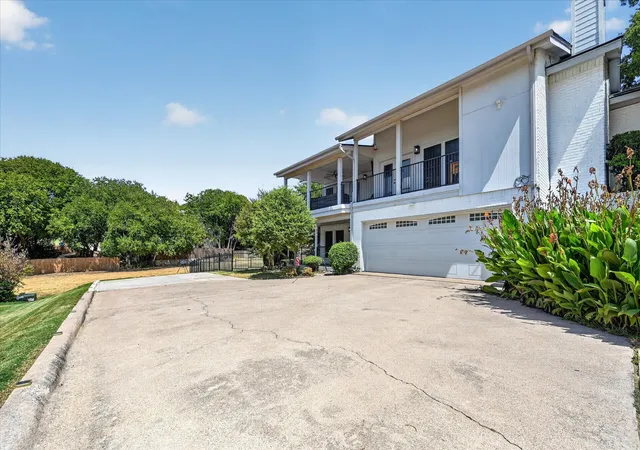 Photo 3 of Single family home for sale at 7624 Skylake Dr, Fort Worth, TX 76179 | MLS# 21382366 | Listing updated on 2026-09-26