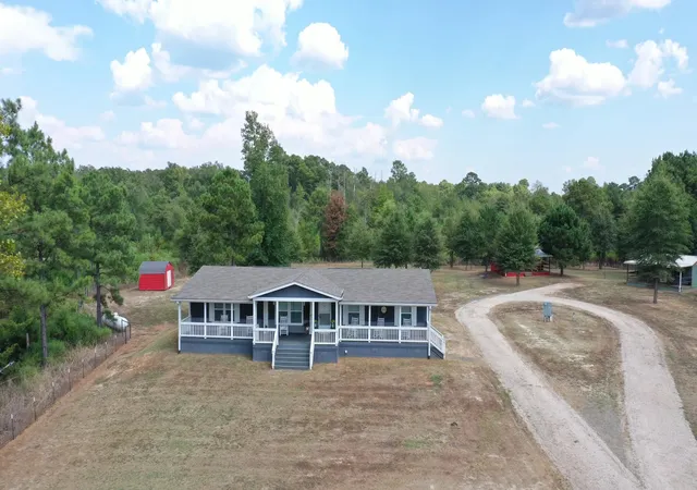 Photo 1 of Manufactured home for sale at 2924 Us 59, Jefferson, TX 75657 | MLS# 21383356 | Listing updated on 2026-09-11
