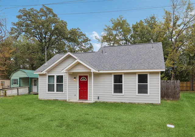 Photo 2 of Single family home for sale at 7570 Double Brg Rd, Mabank, TX 75156 | MLS# 21378912 | Listing updated on 2026-09-11