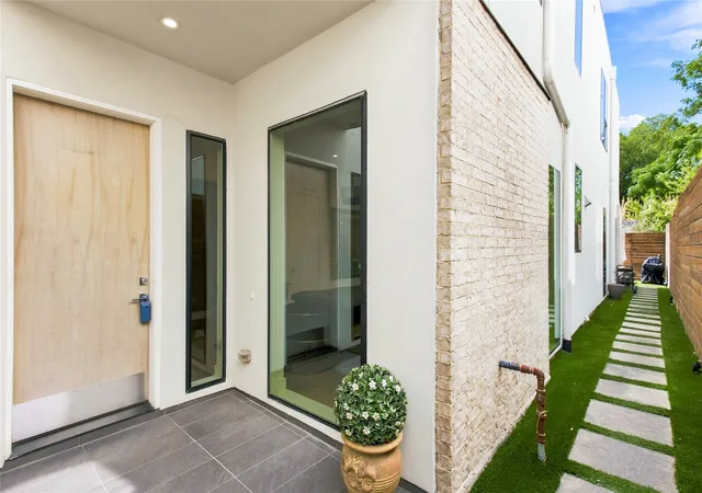 Photo 3 of Single family home for sale at 4519 Rusk Ave, Dallas, TX 75204 | MLS# 21383367 | Listing updated on 2026-09-12