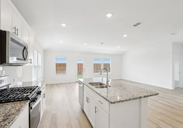 Photo 4 of Single family home for sale at 1586 Coldwater Way, Crandall, TX 75114 | MLS# 21381515 | Listing updated on 2026-10-06