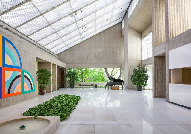 Photo 2 of Mansion for sale at 1400 Shady Oaks Ln, Fort Worth, TX 76107 | MLS# 21383305 | Listing updated on 2026-09-11