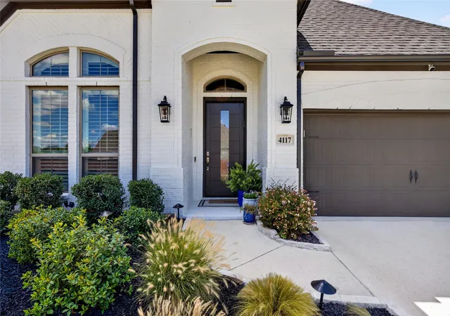 Photo 3 of Single family home for sale at 4117 Hawthorn Dr, Aubrey, TX 76227 | MLS# 21382000 | Listing updated on 2026-09-30