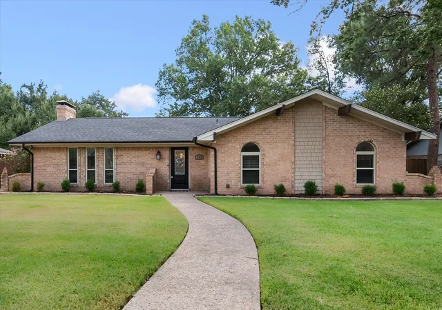 Photo 1 of Single family home for sale at 805 Laura Ave, Corsicana, TX 75110 | MLS# 21383179 | Listing updated on 2026-09-11