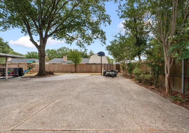 Photo 28 of Single family home for sale at 805 Laura Ave, Corsicana, TX 75110 | MLS# 21383179 | Listing updated on 2026-09-11