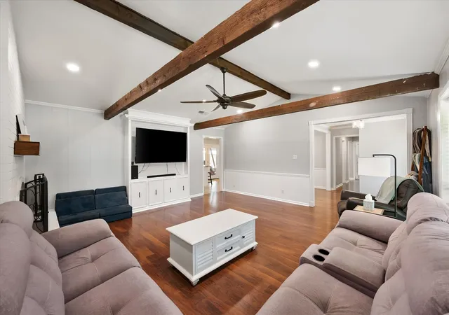Photo 4 of Single family home for sale at 805 Laura Ave, Corsicana, TX 75110 | MLS# 21383179 | Listing updated on 2026-09-11