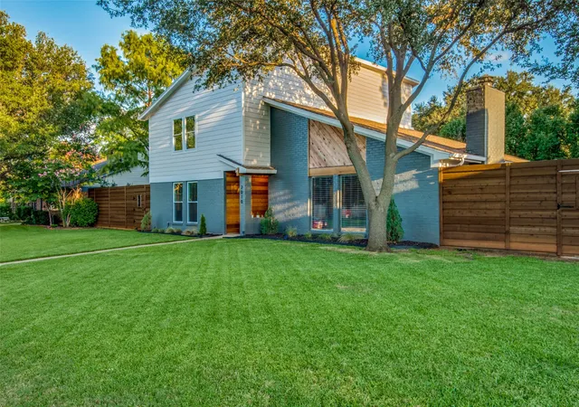 Photo 3 of Single family home for sale at 2010 Heatherbrook Dr, Grapevine, TX 76051 | MLS# 21383079 | Listing updated on 2026-10-05