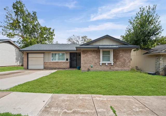 Photo 1 of Single family home for sale at 6511 Baraboo Dr, Dallas, TX 75241 | MLS# 21383219 | Listing updated on 2026-10-20